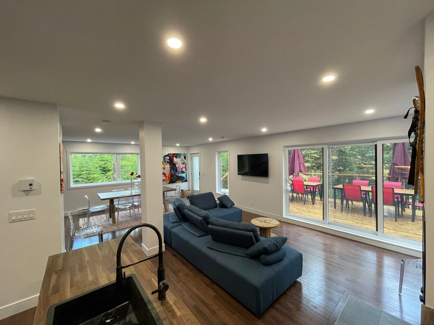 Entrance and living area of L’Évasion chalet