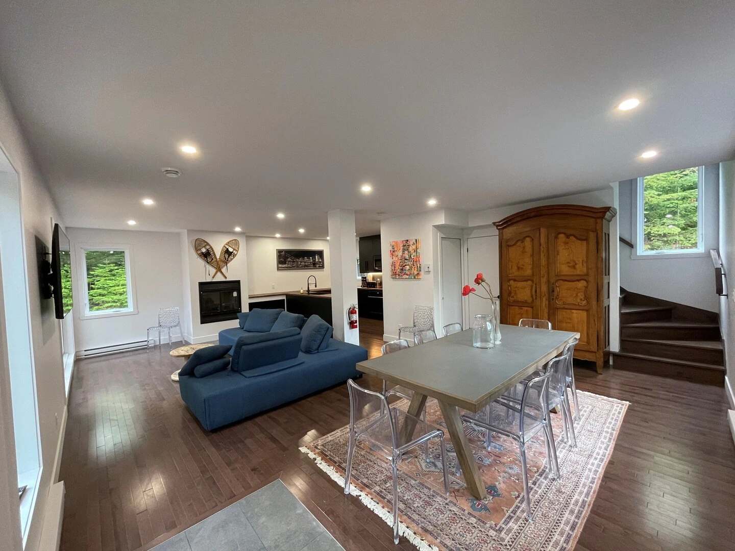 Second entrance and living area view of L’Évasion chalet