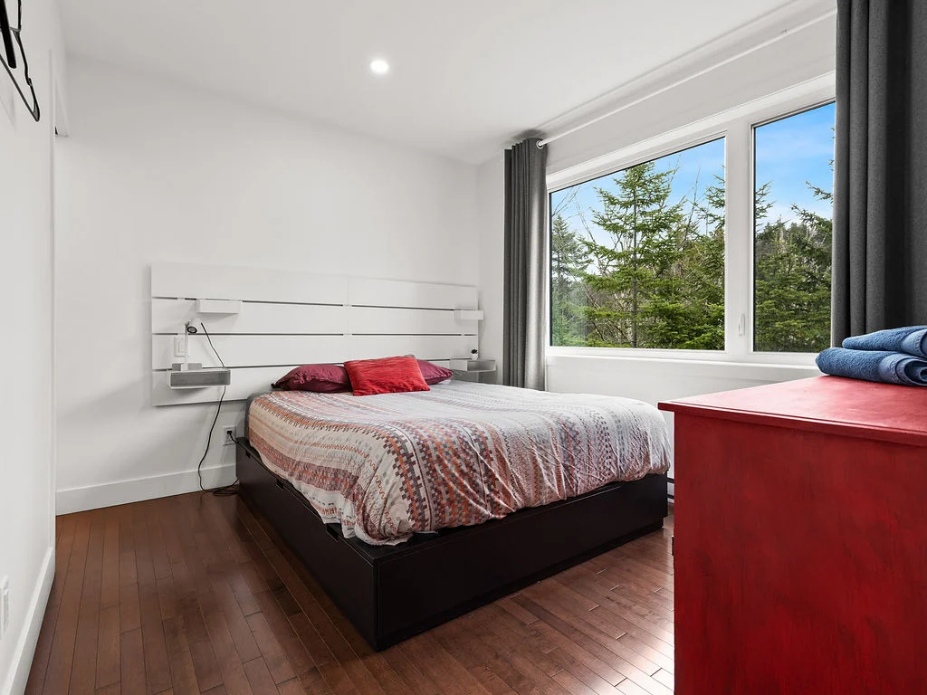 Chambre 3 avec lit queen du chalet L’Évasion
