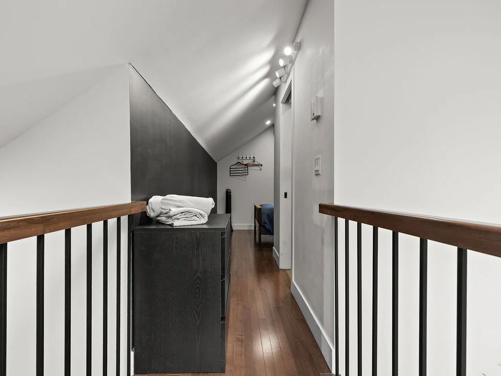 Couloir de la mezzanine du chalet L’Évasion