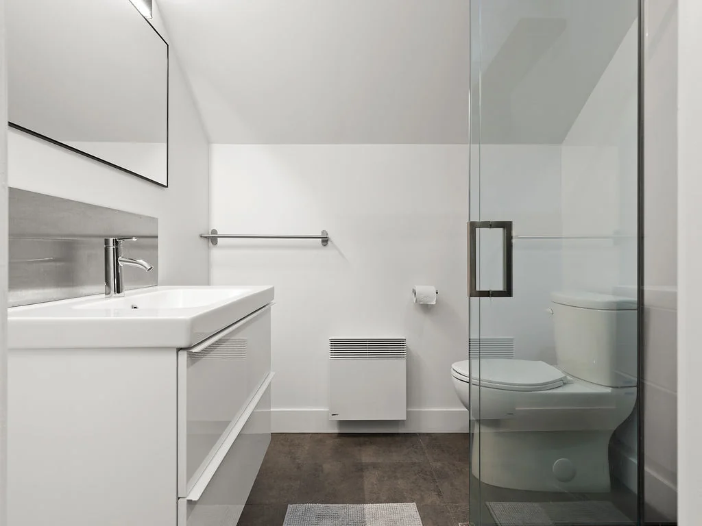 Salle de bain de la mezzanine du chalet L’Évasion