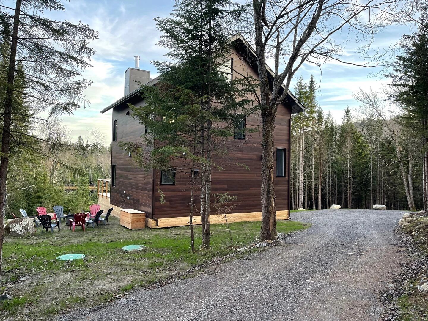 Exterior view of Le Bellissime chalet from the driveway