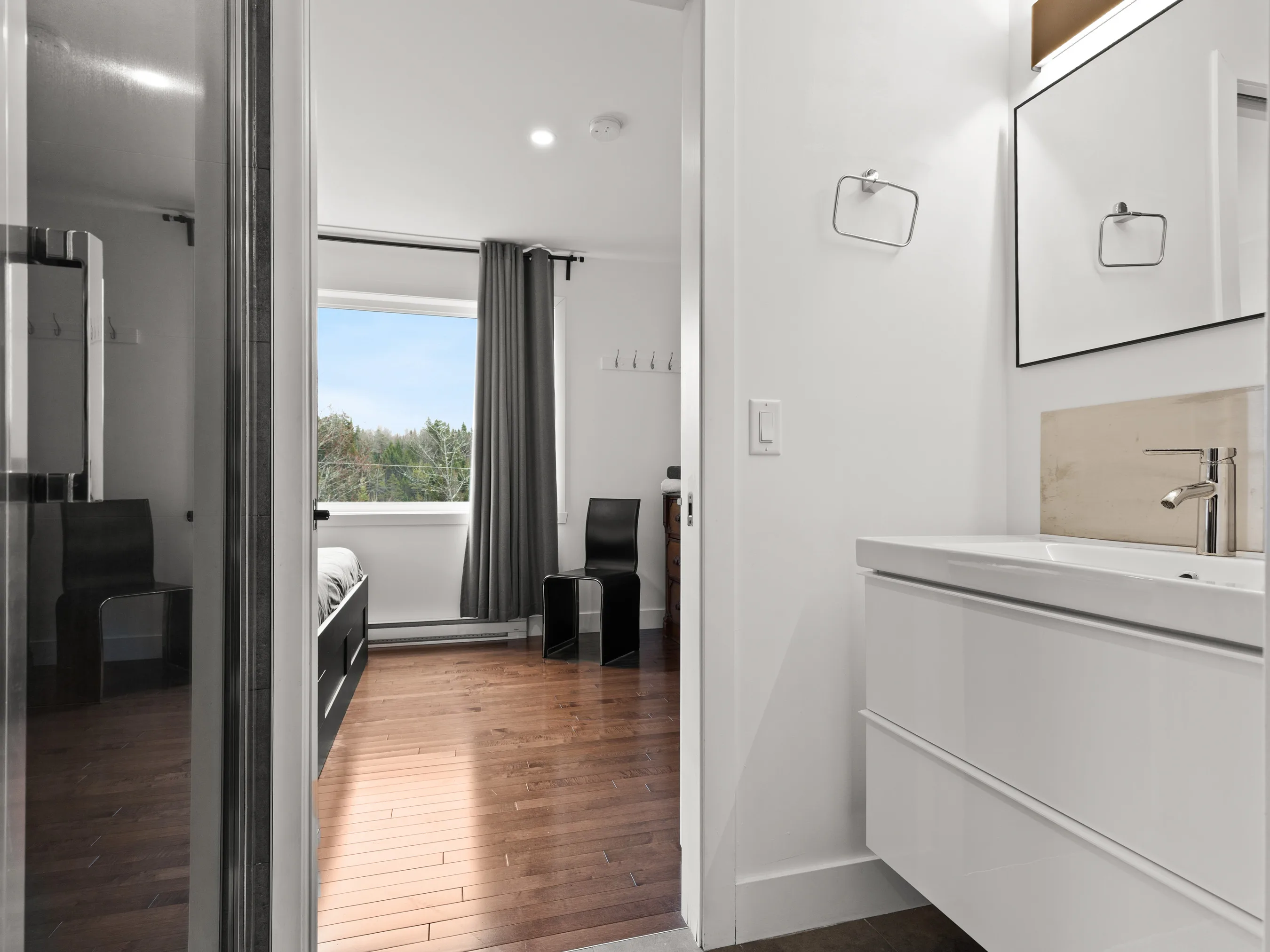 Shared powder room of Le Bellissime chalet
