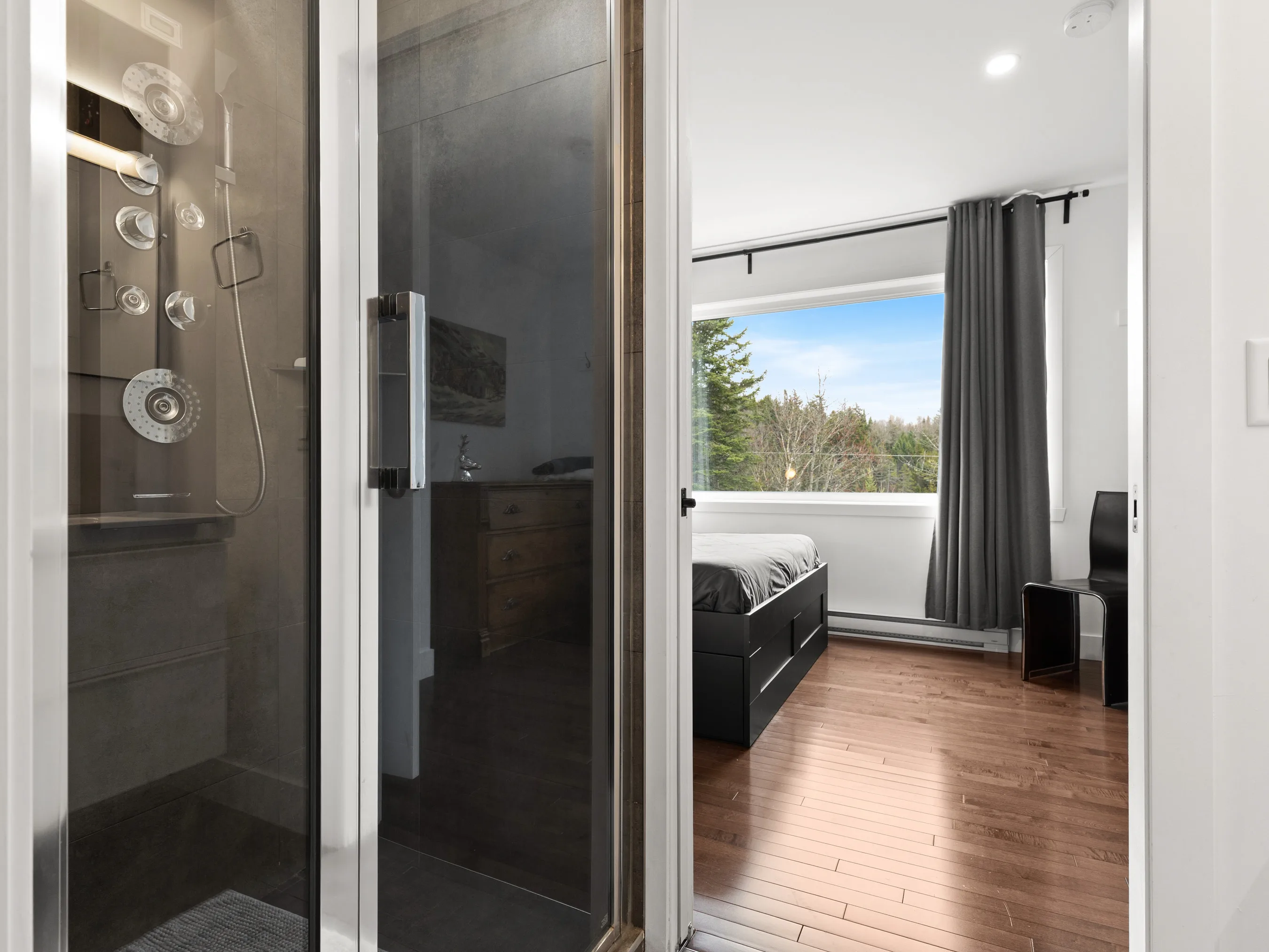 Shared powder room of Le Bellissime chalet