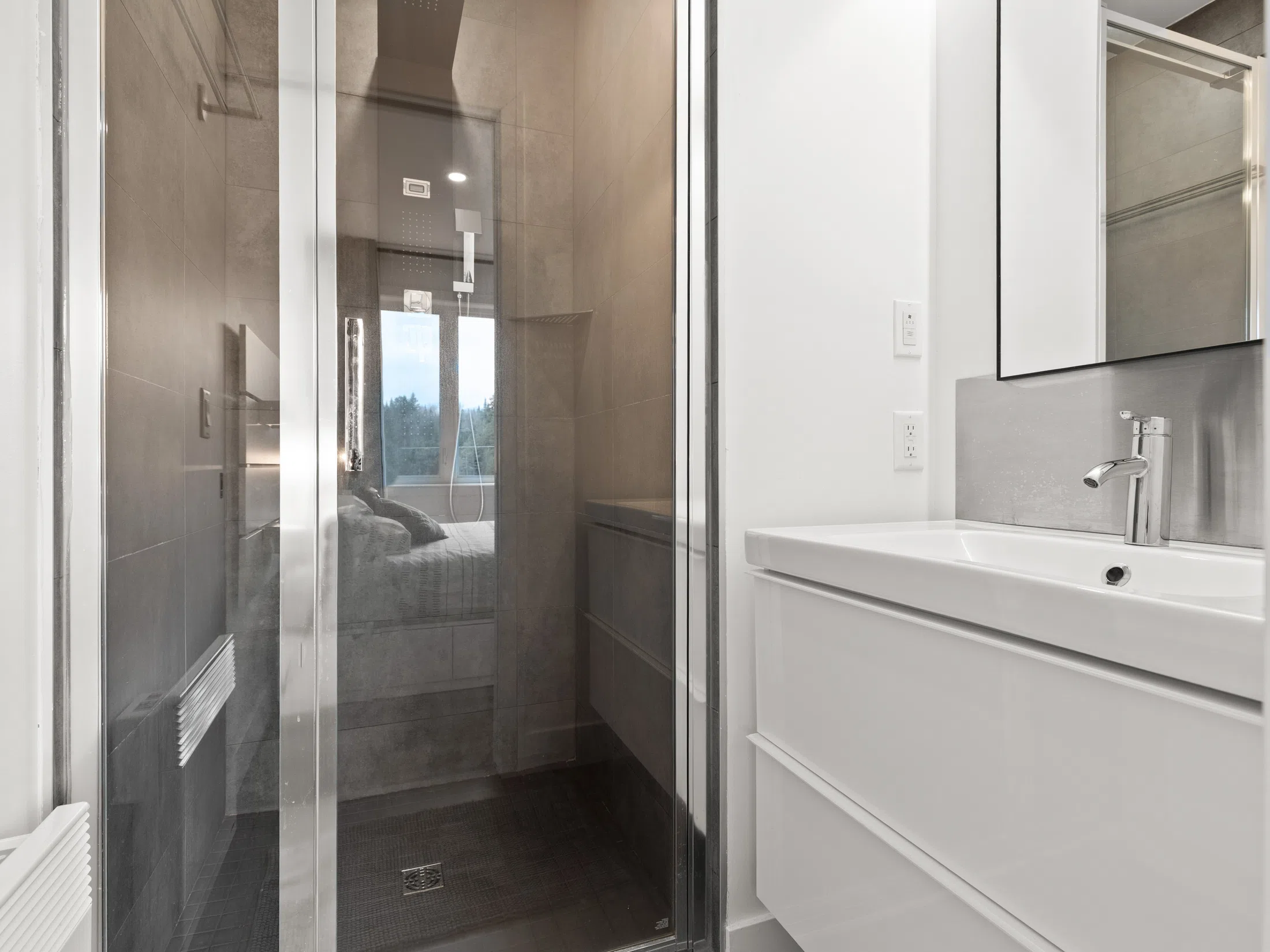 Bedroom 3 powder room of Le Bellissime chalet