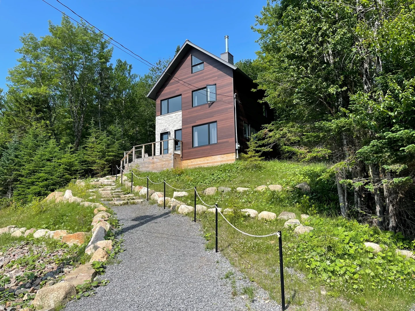 Exterior view of Le Céleste chalet in summer