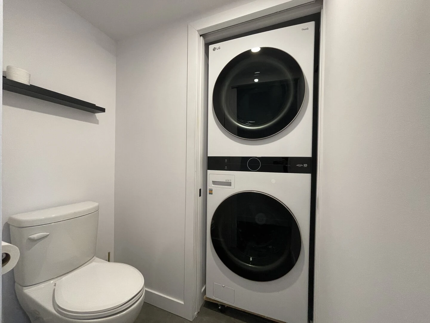 Washer and dryer area at Le Céleste chalet