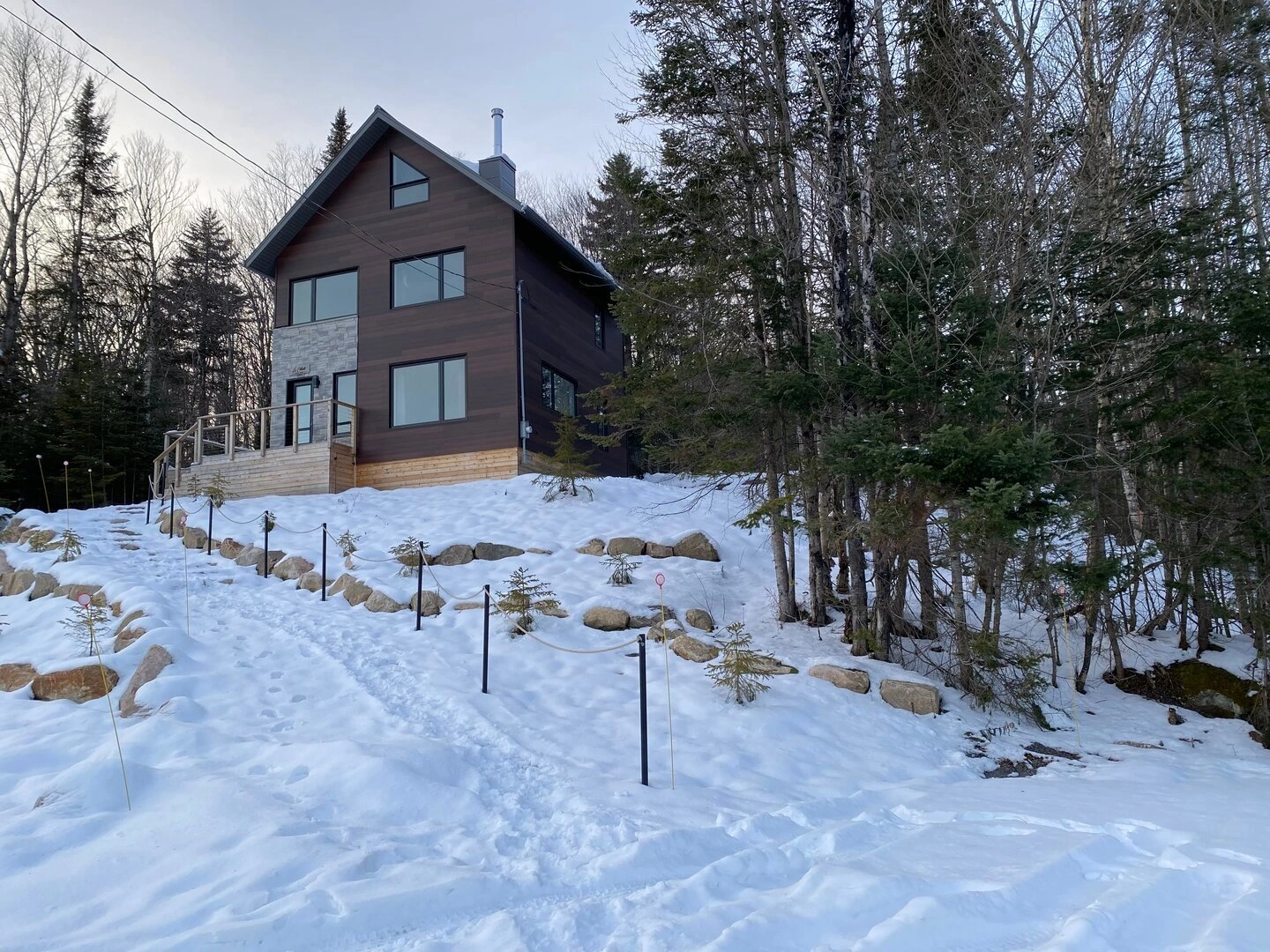 Exterior view of Le Céleste chalet in winter