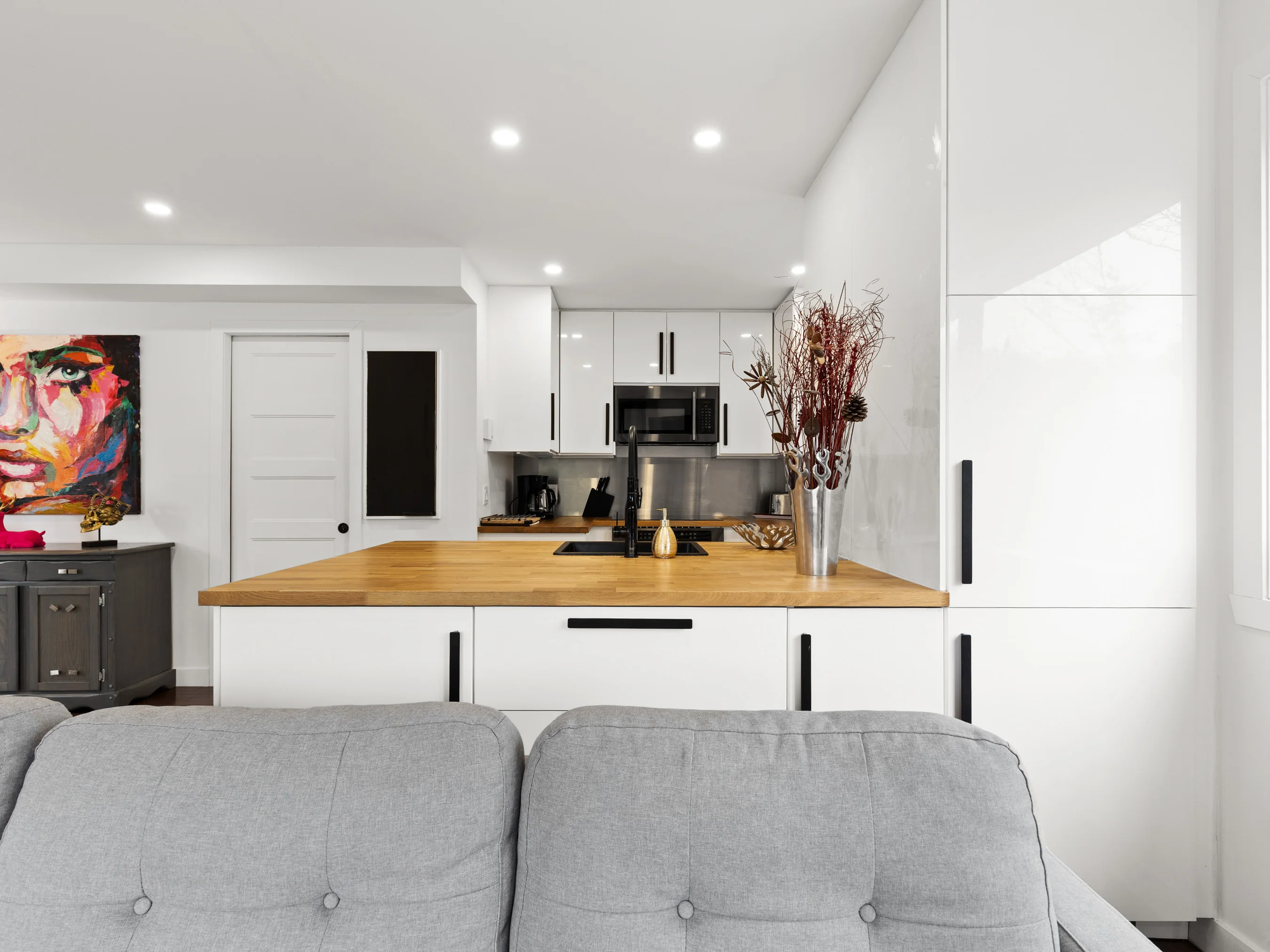 Kitchen open to the living room at Le Céleste chalet