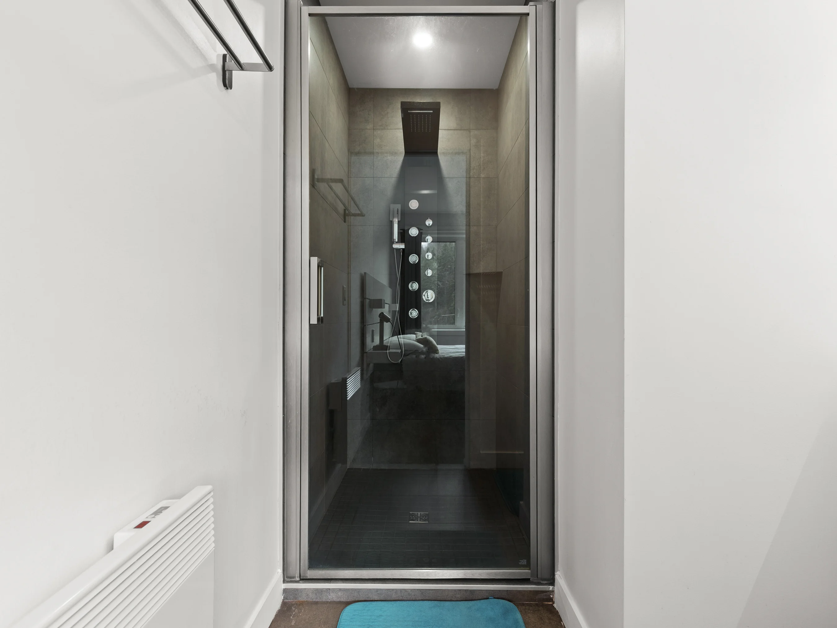 Glass shower at Le Céleste chalet