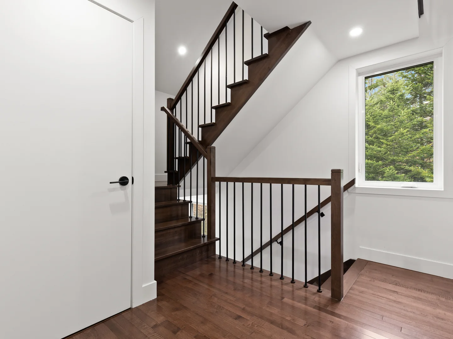 Escalier et palier intérieur du chalet Le Haut Perché