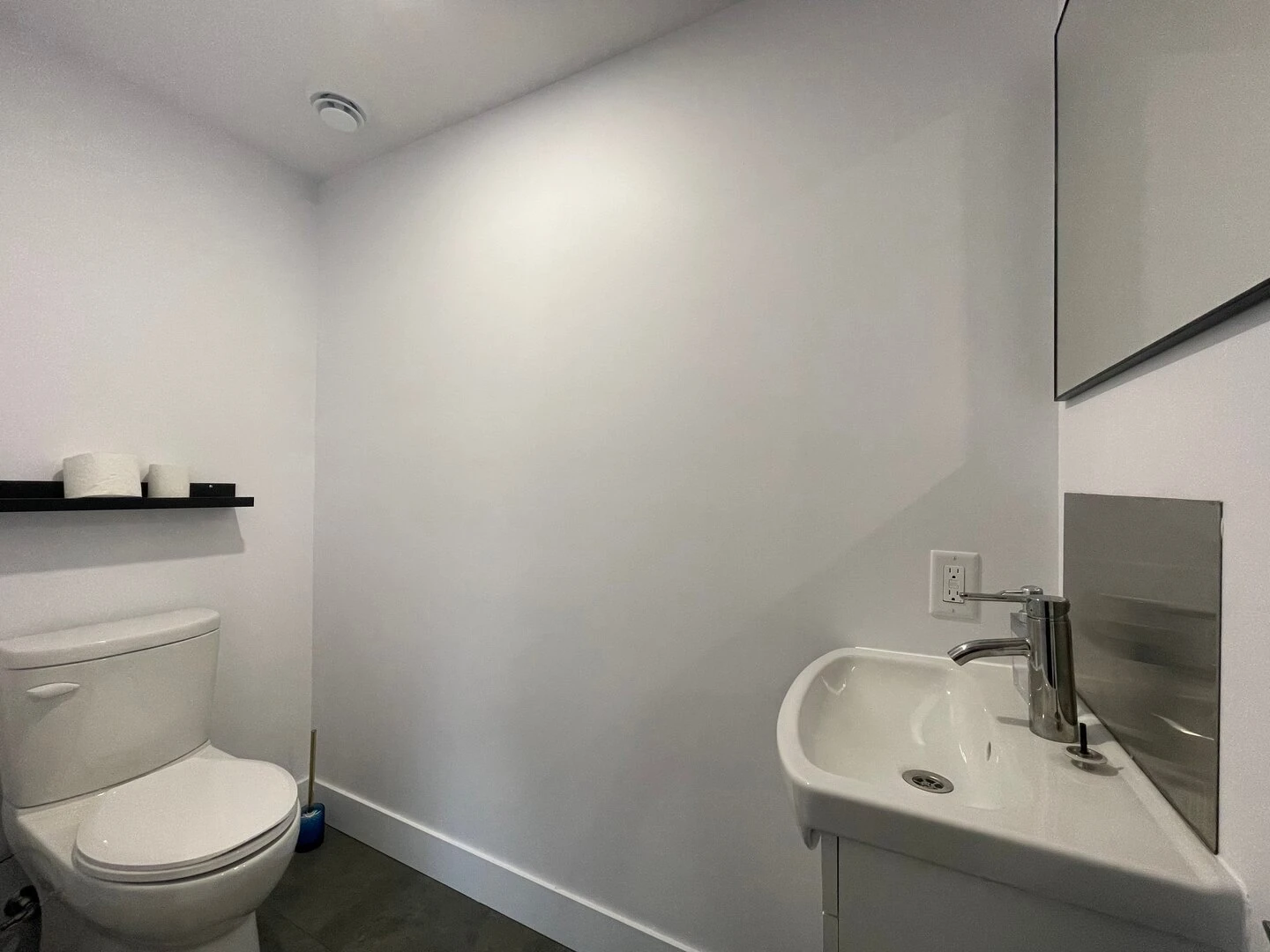 Main floor toilet at Le Haut Perché chalet