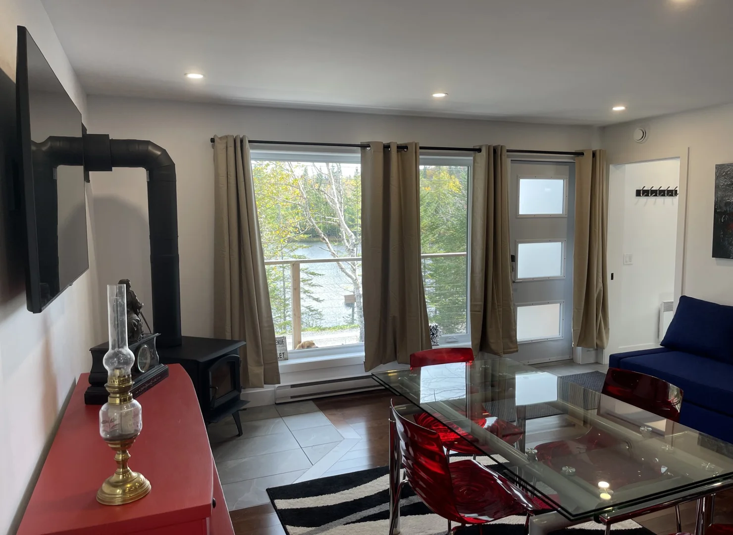 Autre vue de la salle de vie du chalet Le Nautique